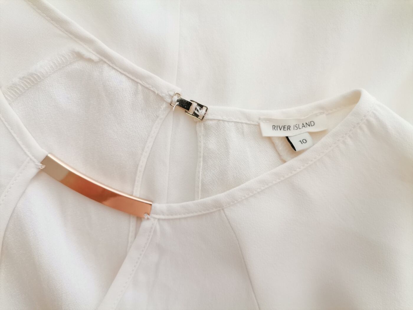 River island Rozmiar 10 (38) Kolor Kremowy Keyhole Crew Neck Bluzka Rękaw 3/4 Materiał Wiskoza