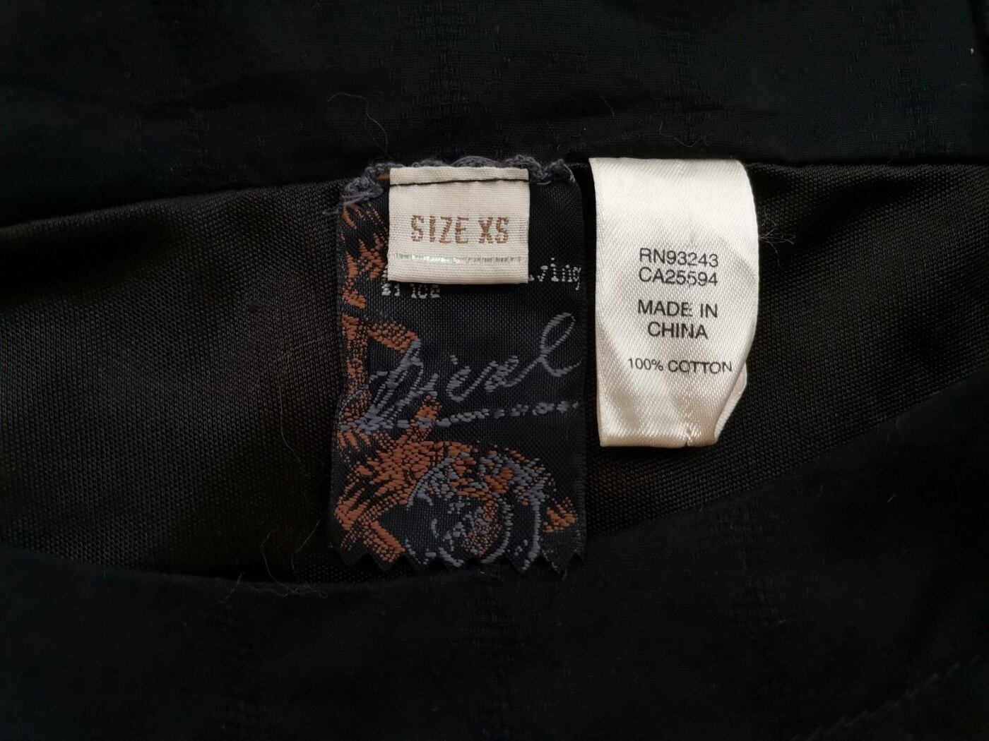 Diesel Rozmiar XS Kolor Czarny Kwadratowy dekolt Sukienka Blouson Bezrękawnik Midi Materiał Bawełna 100% Diesel Rozmiar XS Kolor Czarny Kwadratowy dekolt Sukienka Blouson Bezrękawnik Midi Materiał Bawełna 100%