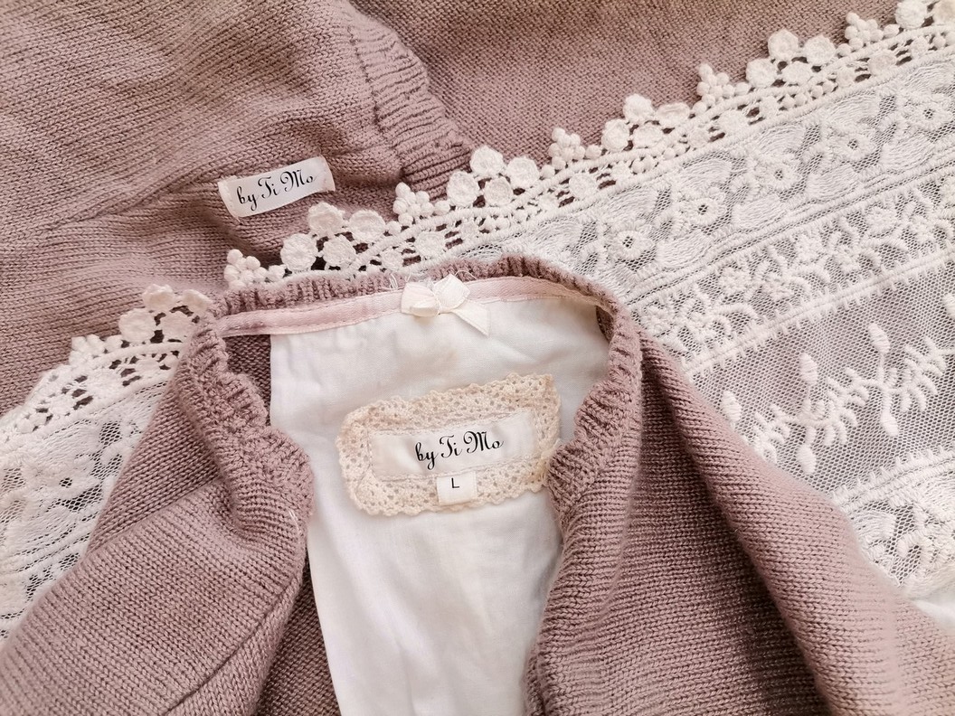 BY TI MO Rozmiar L Kolor Beżowy Okrągły dekolt Sukienka Sweterkowa Długi rękaw Midi Materiał Wełna BY TI MO Rozmiar L Kolor Beżowy Okrągły dekolt Sukienka Sweterkowa Długi rękaw Midi Materiał Wełna