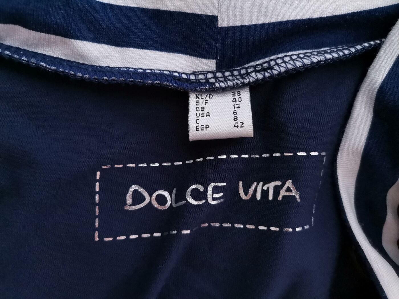 Dolce Vita Rozmiar 38 Kolor Granatowy Grochy Drapowany dekolt Sukienka Sweterkowa Rękaw 3/4 Do Kolan Materiał Wiskoza