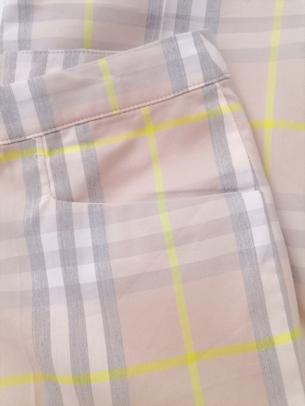 IMG_20210713_103238.jpg BURBERRY Rozmiar 34 Kolor Beżowy Krata Spodnie Rybaczki Materiał Bawełna 100%