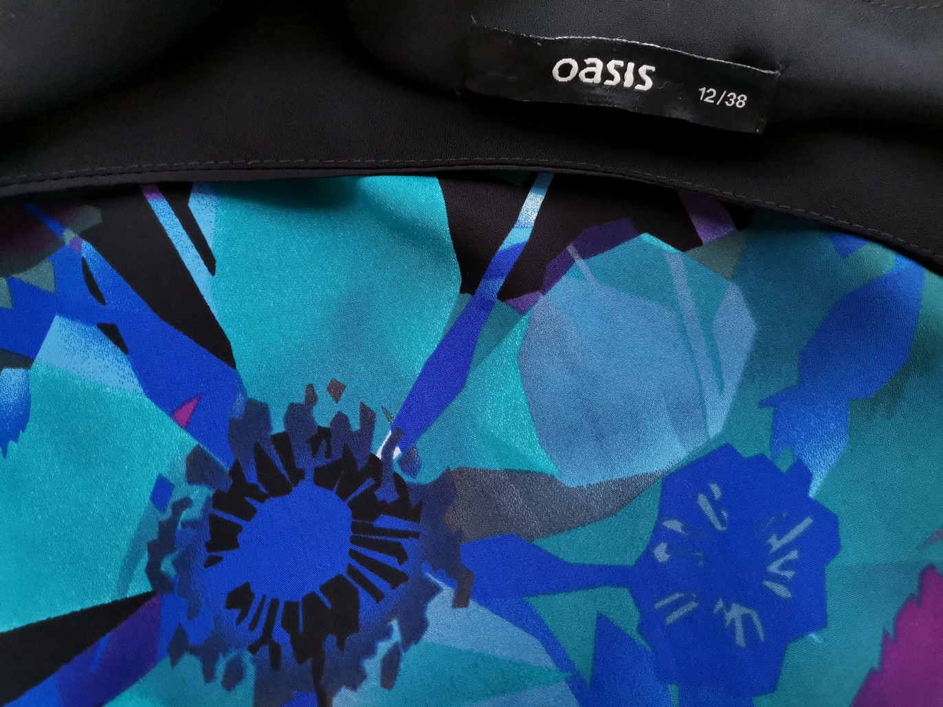 Oasis Rozmiar 12 (38) Kolor Czarny Okrągły dekolt Sukienka A-Line Długi rękaw Do Kolan Oasis Rozmiar 12 (38) Kolor Czarny Okrągły dekolt Sukienka A-Line Długi rękaw Do Kolan