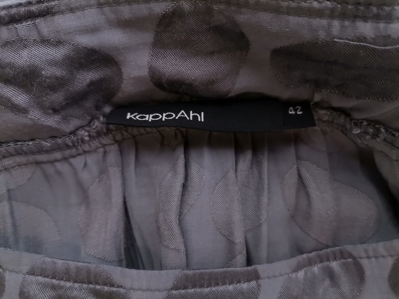 Kappahl Rozmiar 42 Kolor Szary Grochy Kwadratowy dekolt Tunika Bluzka Krótki rękaw Materiał Wiskoza 100% Kappahl Rozmiar 42 Kolor Szary Grochy Kwadratowy dekolt Tunika Bluzka Krótki rękaw Materiał Wiskoza 100%