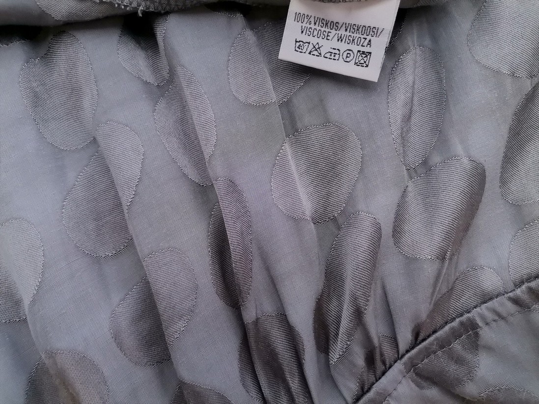 Kappahl Rozmiar 42 Kolor Szary Grochy Kwadratowy dekolt Tunika Bluzka Krótki rękaw Materiał Wiskoza 100% Kappahl Rozmiar 42 Kolor Szary Grochy Kwadratowy dekolt Tunika Bluzka Krótki rękaw Materiał Wiskoza 100%