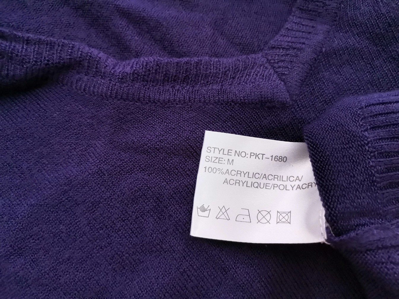 IMG_20210714_101311.jpg Paramour Rozmiar M Kolor Fioletowy W serek Sweter Rękaw 3/4 Materiał Akryl 100% Cienka dzianina