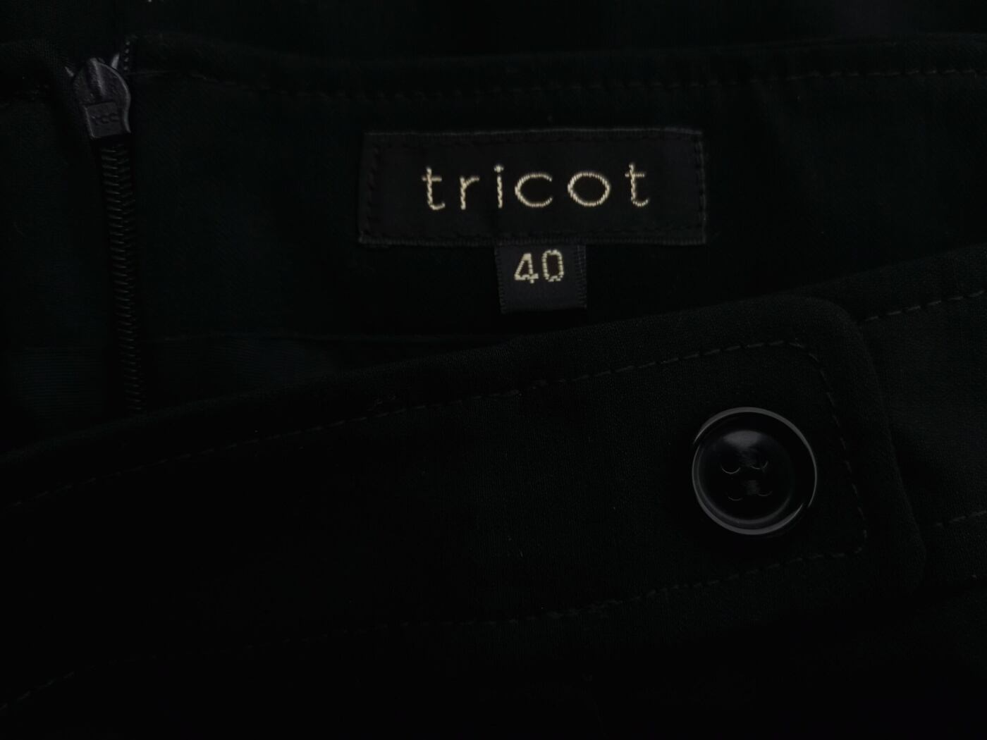 Tricot Rozmiar 40 Kolor Czarny Odkryte Ramiona Sukienka Ołówkowa Bezrękawnik Do Kolan Materiał Wełna Jagnięca Tricot Rozmiar 40 Kolor Czarny Odkryte Ramiona Sukienka Ołówkowa Bezrękawnik Do Kolan Materiał Wełna Jagnięca