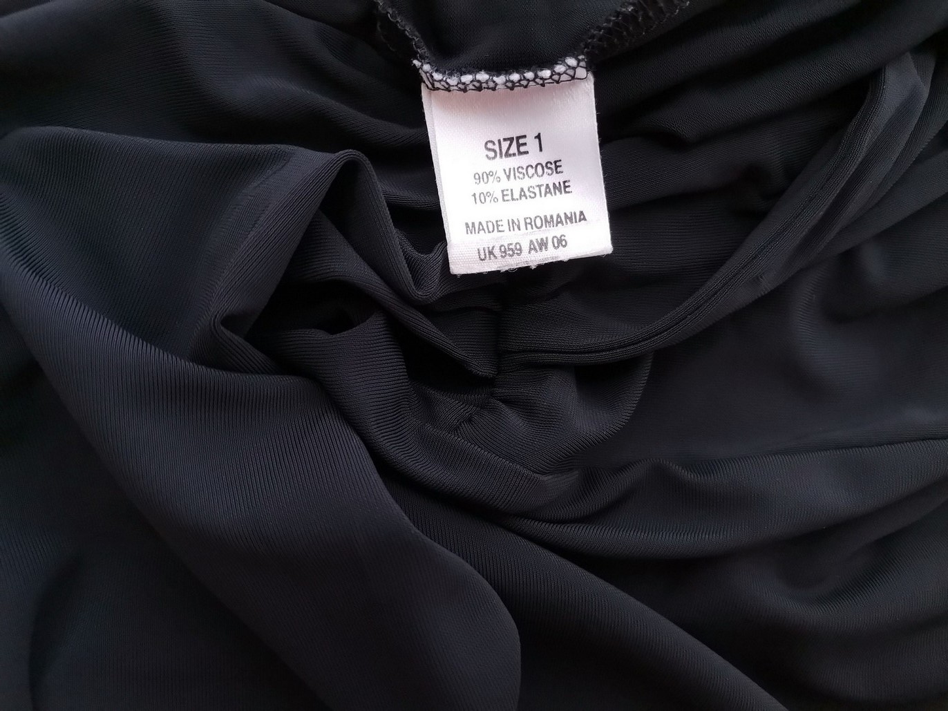 Kookai Rozmiar 1 (36) Kolor Czarny W serek Sukienka Ołówkowa Bezrękawnik Midi Materiał Wiskoza Kookai Rozmiar 1 (36) Kolor Czarny W serek Sukienka Ołówkowa Bezrękawnik Midi Materiał Wiskoza