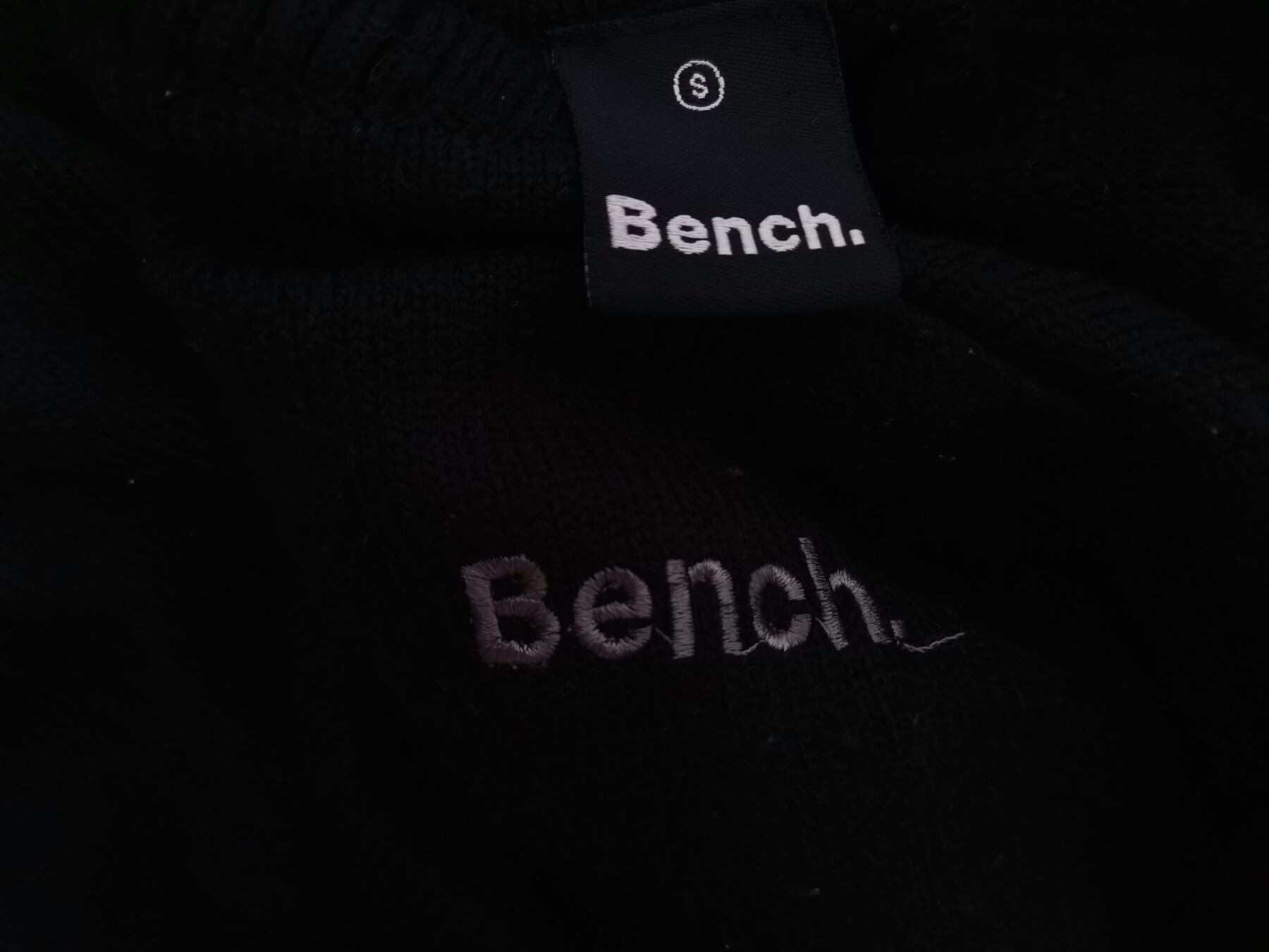 IMG_20210726_111817.jpg Bench. Rozmiar S Kolor Czarny Męski Sweter Rozpinany Długi rękaw Materiał Akryl 100%