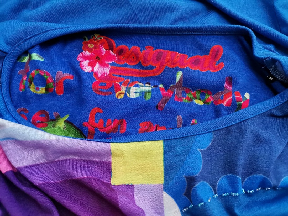 DESIGUAL Rozmiar M Kolor Niebieski Geometryczny Okrągły dekolt Tunika Bluzka Krótki rękaw Materiał Wiskoza DESIGUAL Rozmiar M Kolor Niebieski Geometryczny Okrągły dekolt Tunika Bluzka Krótki rękaw Materiał Wiskoza
