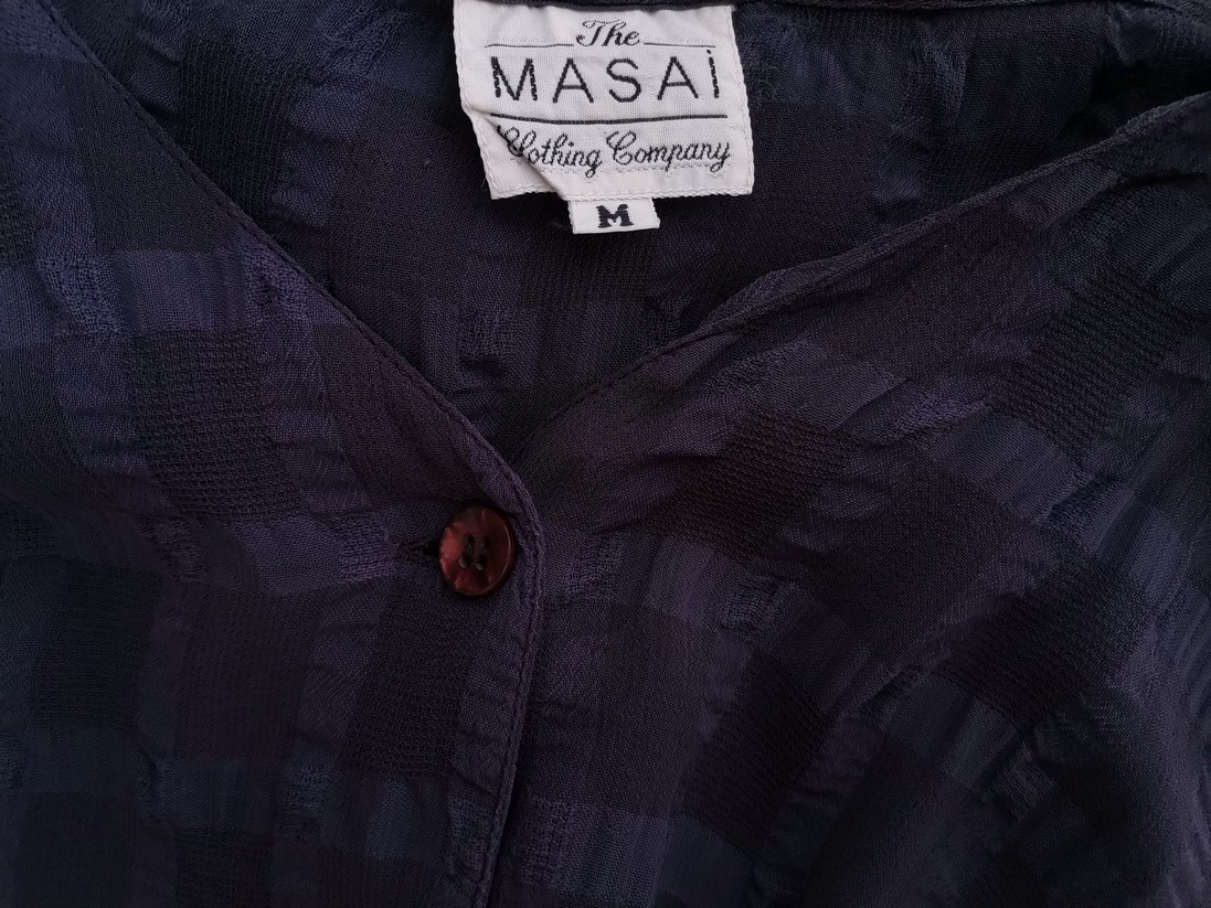 The Masai Rozmiar M Kolor Granatowy Krata W serek Tunika Zapinana Bluzka Rękaw 3/4 Materiał Wiskoza 100% The Masai Rozmiar M Kolor Granatowy Krata W serek Tunika Zapinana Bluzka Rękaw 3/4 Materiał Wiskoza 100%