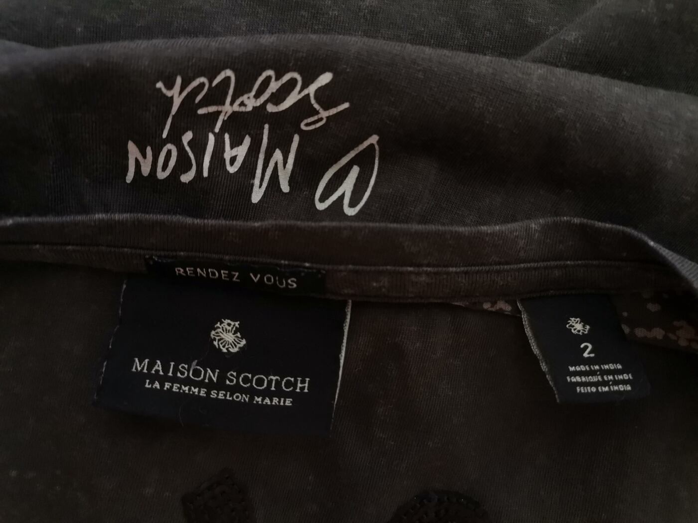 IMG_20210729_094448.jpg Maison scotch Rozmiar 2 (38) Kolor Szary Okrągły dekolt Bluzka Długi rękaw Materiał Bawełna 100%
