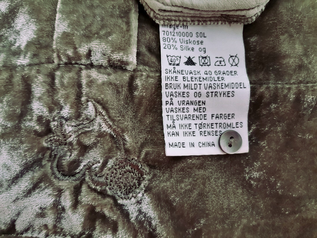 Image in Rozmiar S Kolor Khaki Kwadratowy dekolt Sukienka Sweterkowa Bezrękawnik Do Kolan Materiał Wiskoza Image in Rozmiar S Kolor Khaki Kwadratowy dekolt Sukienka Sweterkowa Bezrękawnik Do Kolan Materiał Wiskoza