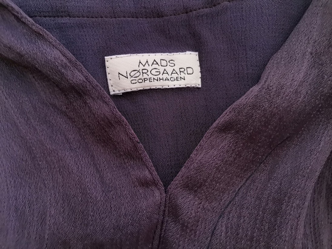 IMG_20210729_111428.jpg Mads Norgaard Copenhagen Rozmiar M Kolor Fioletowy W serek Bluzka Peplum Krótki rękaw Materiał Wiskoza 100%