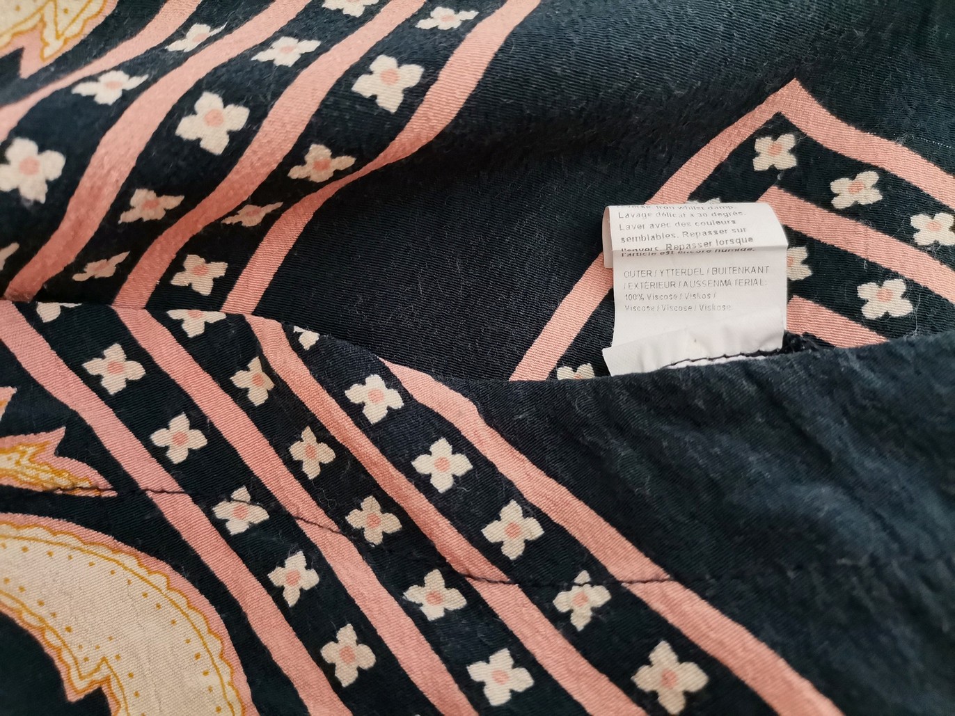 River island Rozmiar 12 (38) Kolor Granatowy W serek Bluzka Krótki rękaw Materiał Wiskoza 100%