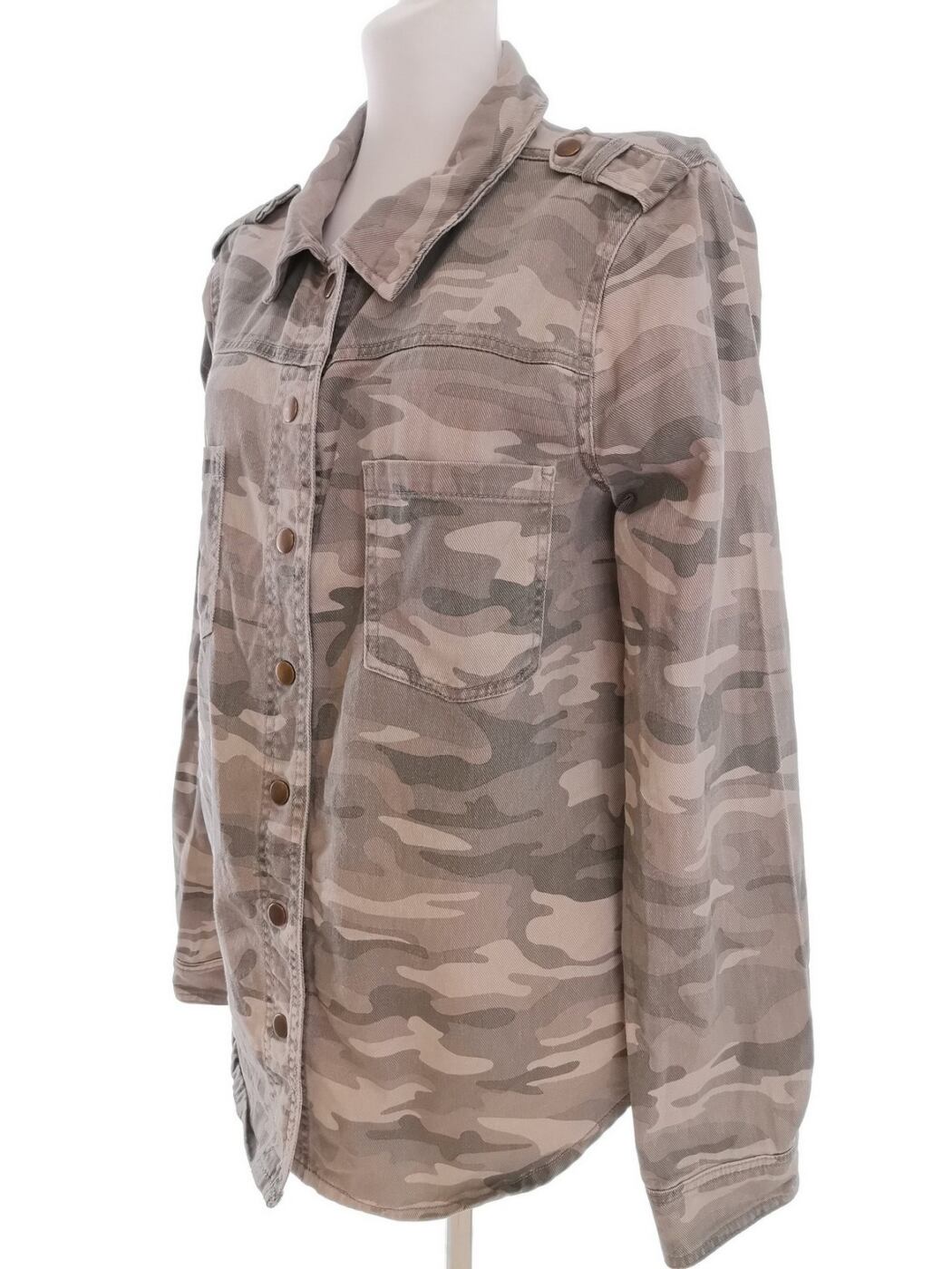 Forever 21 Rozmiar XL Kolor Khaki Kamuflaż Kołnierz Tunika Zapinana Bluzka Długi rękaw Materiał Bawełna 100% Forever 21 Rozmiar XL Kolor Khaki Kamuflaż Kołnierz Tunika Zapinana Bluzka Długi rękaw Materiał Bawełna 100%