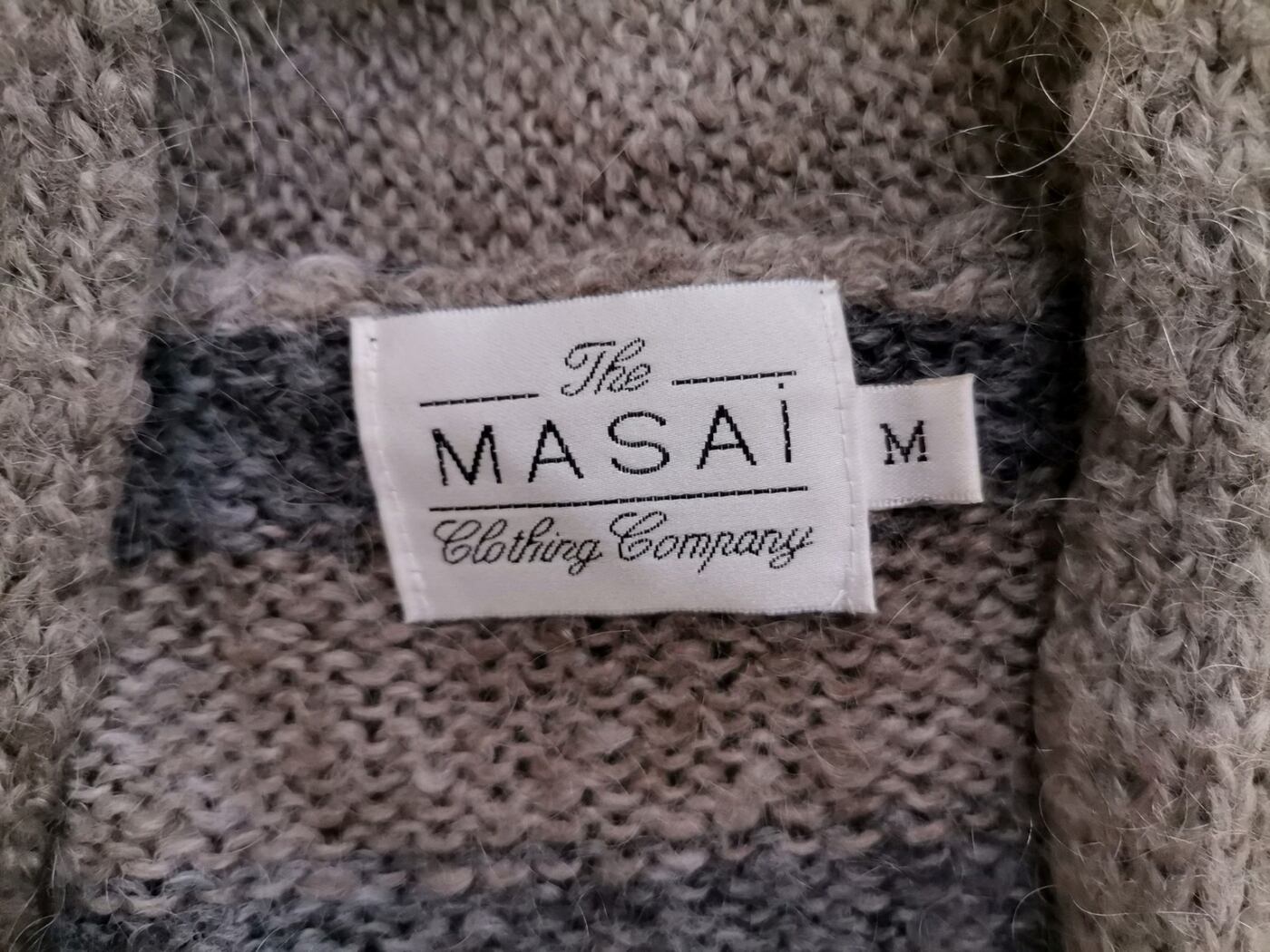 The Masai Rozmiar M Kolor Szary Pasy W serek Tunika Bluzka Dzianina Długi rękaw Materiał Akryl The Masai Rozmiar M Kolor Szary Pasy W serek Tunika Bluzka Dzianina Długi rękaw Materiał Akryl