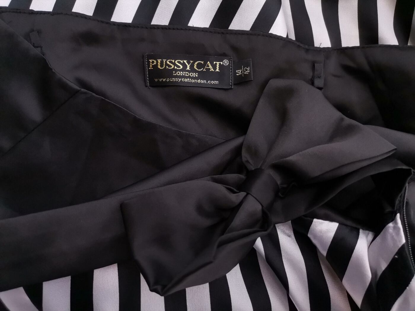 Pussycat Rozmiar 14 (42) Kolor Czarny Pasy Odkryte Ramiona Sukienka A-Line Bezrękawnik Do Kolan
