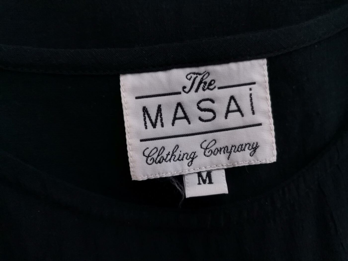 The Masai Rozmiar M Kolor Czarny Okrągły dekolt Tunika Bluzka Bezrękawnik Materiał Wiskoza 100% The Masai Rozmiar M Kolor Czarny Okrągły dekolt Tunika Bluzka Bezrękawnik Materiał Wiskoza 100%