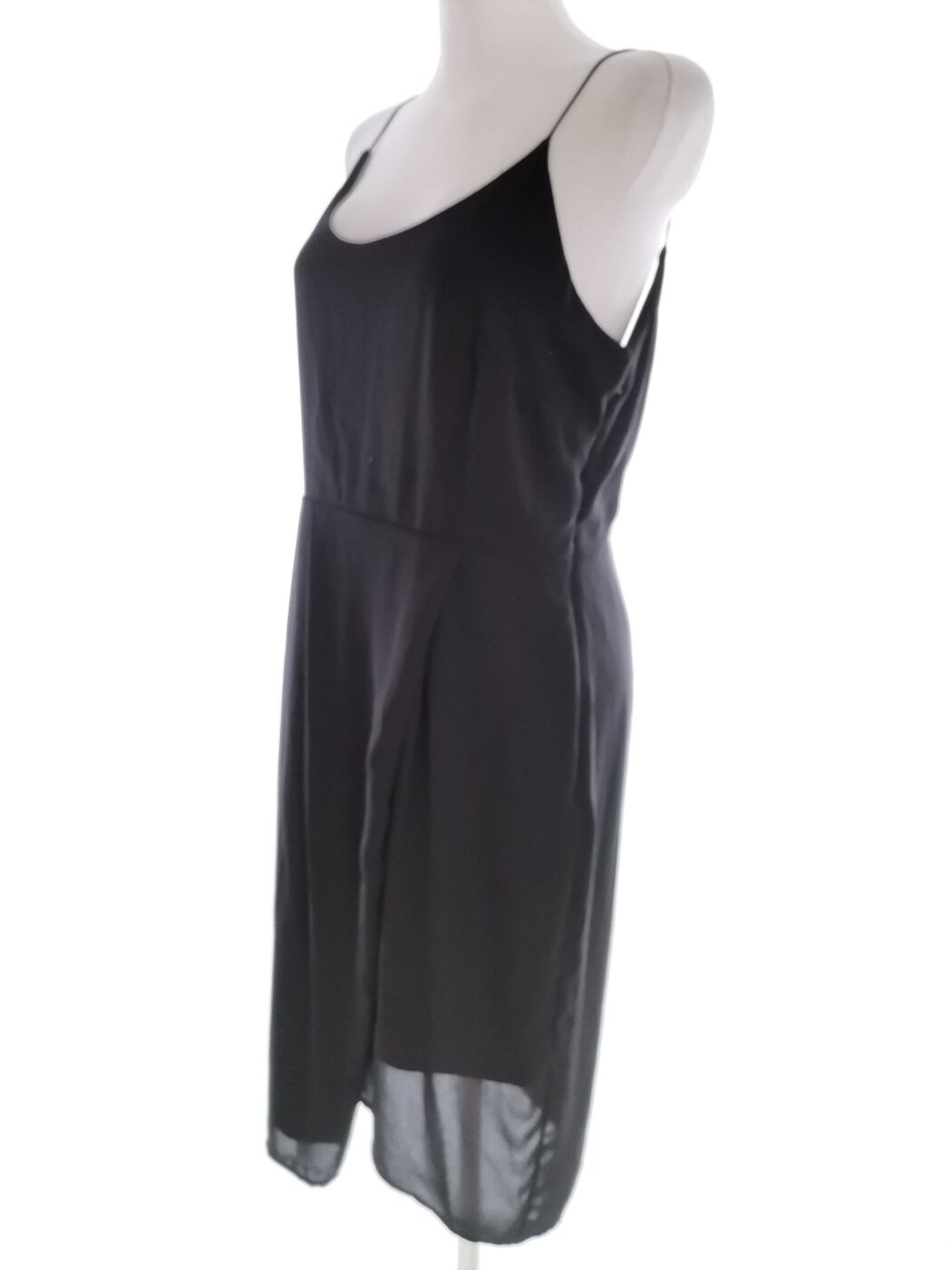 Lindex Rozmiar 42 Kolor Czarny Odkryte Ramiona Sukienka Slip Bezrękawnik Midi Lindex Rozmiar 42 Kolor Czarny Odkryte Ramiona Sukienka Slip Bezrękawnik Midi