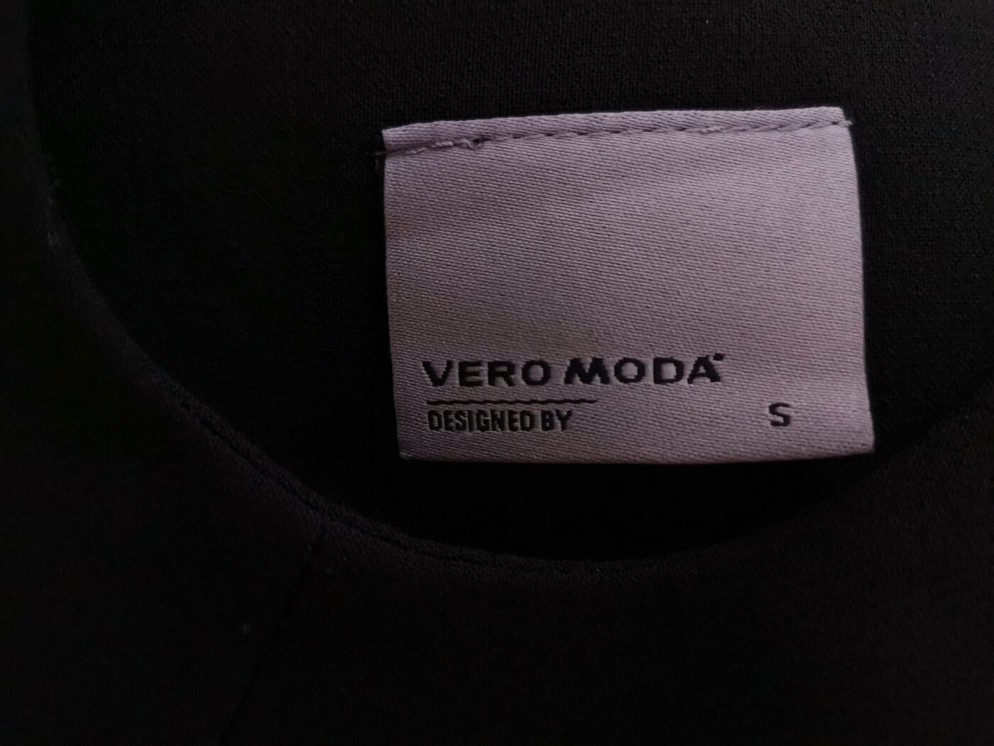 Vero moda Rozmiar S Kolor Czarny Dekolt U Sukienka Ołówkowa Bezrękawnik Do Kolan