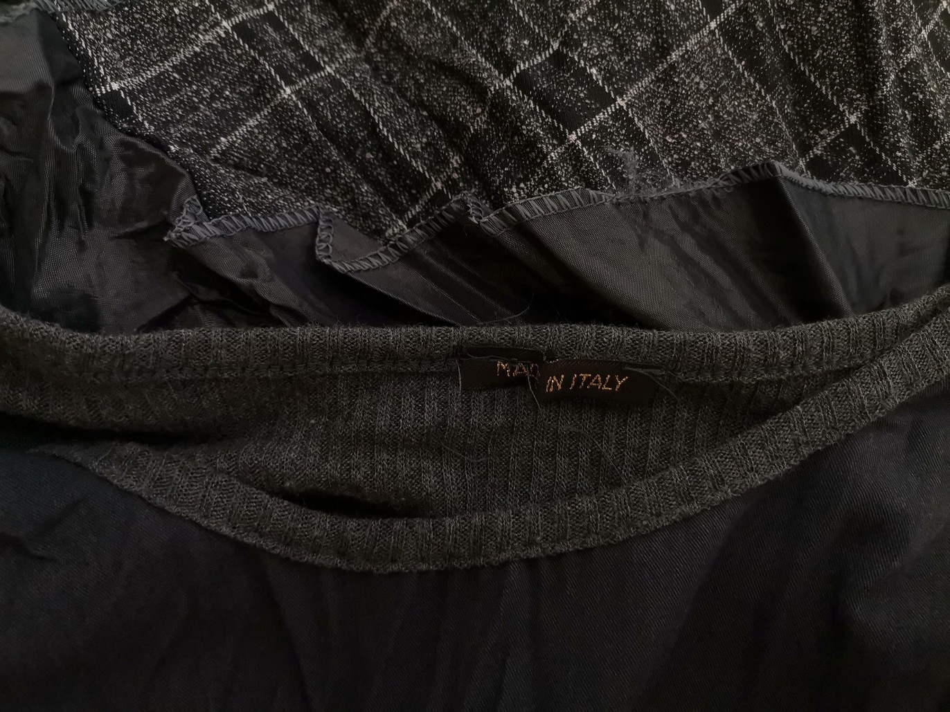 Italy Rozmiar M Kolor Szary Krata Okrągły dekolt Sukienka Sheath Długi rękaw Do Kolan Italy Rozmiar M Kolor Szary Krata Okrągły dekolt Sukienka Sheath Długi rękaw Do Kolan