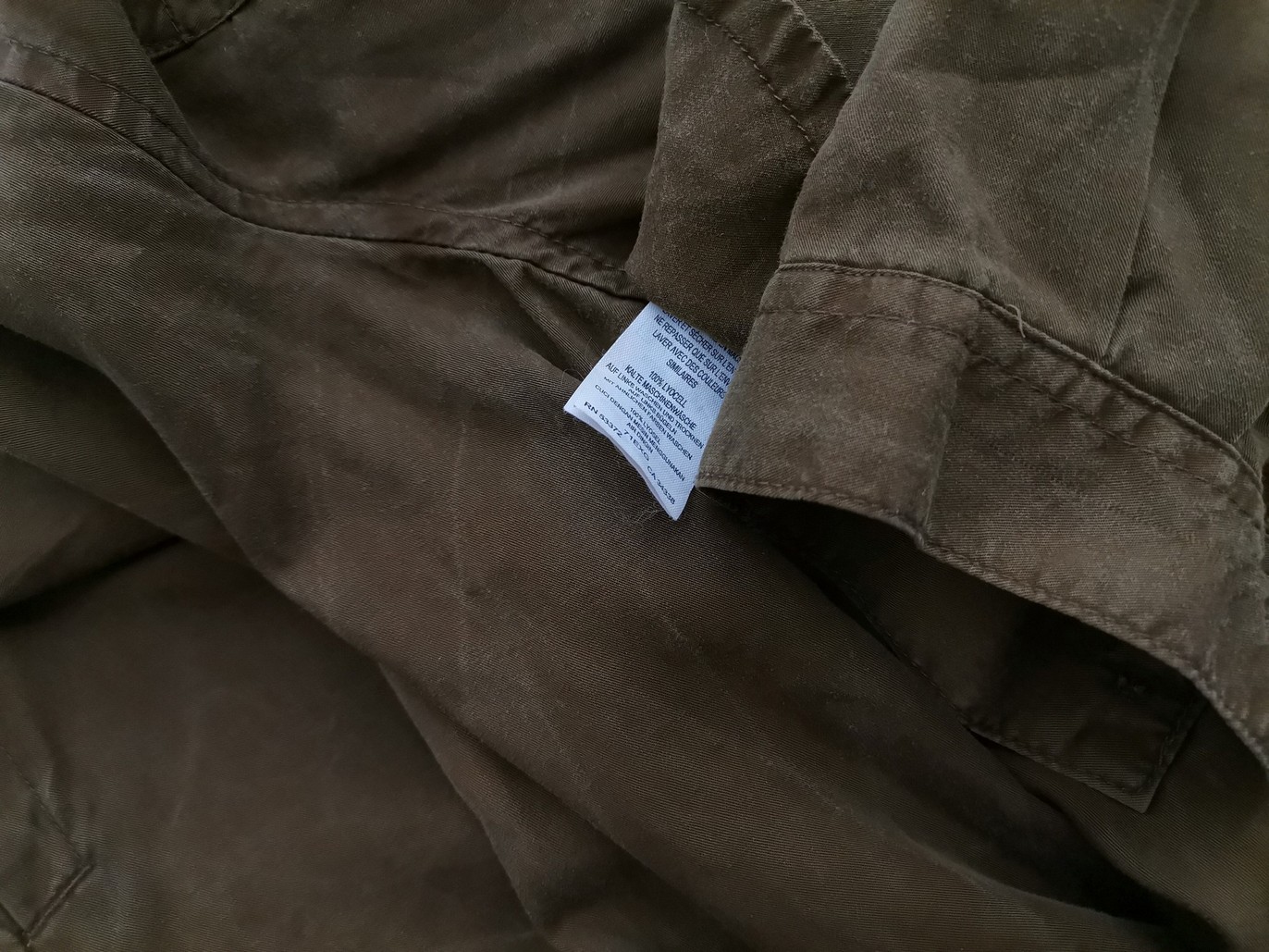 French connection Rozmiar 10 (38) Kolor Khaki Kołnierz Tunika Zapinana Bluzka Długi rękaw Materiał Lyocell 100% French connection Rozmiar 10 (38) Kolor Khaki Kołnierz Tunika Zapinana Bluzka Długi rękaw Materiał Lyocell 100%