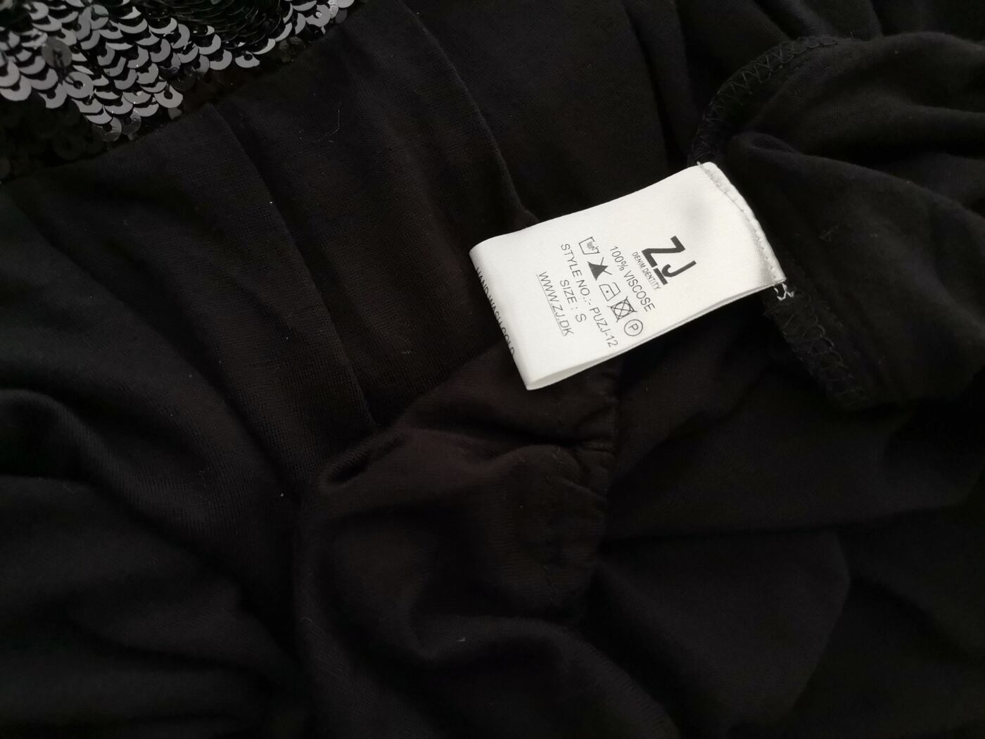 Zj denim Rozmiar S Kolor Czarny Okrągły dekolt Tunika Bluzka Bezrękawnik Materiał Wiskoza 100% Zj denim Rozmiar S Kolor Czarny Okrągły dekolt Tunika Bluzka Bezrękawnik Materiał Wiskoza 100%