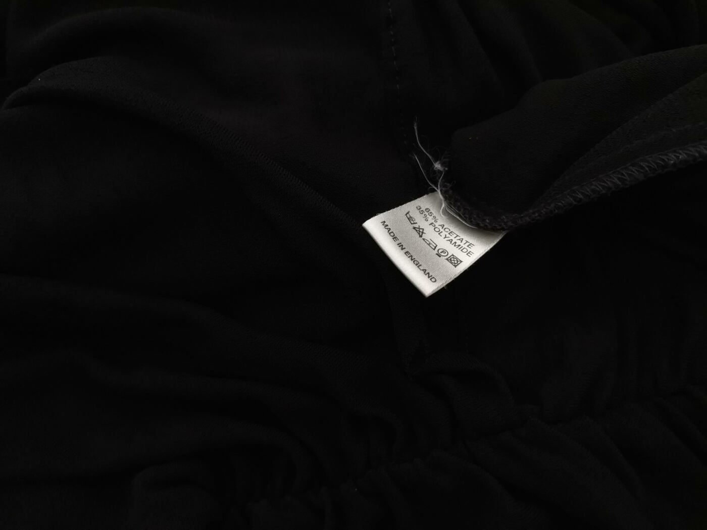 Betty Jackson Rozmiar 12 (38) Kolor Czarny Halter Sukienka Sheath Długi rękaw Do Kolan Betty Jackson Rozmiar 12 (38) Kolor Czarny Halter Sukienka Sheath Długi rękaw Do Kolan