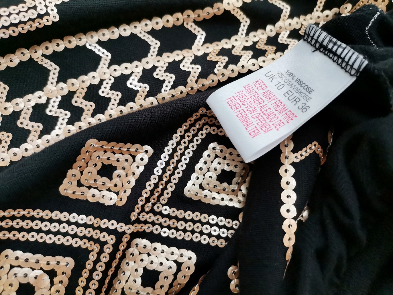 River island Rozmiar 10 (36) Kolor Czarny Okrągły dekolt Sukienka Prostokątna Bezrękawnik Do Kolan Materiał Wiskoza 100% River island Rozmiar 10 (36) Kolor Czarny Okrągły dekolt Sukienka Prostokątna Bezrękawnik Do Kolan Materiał Wiskoza 100%