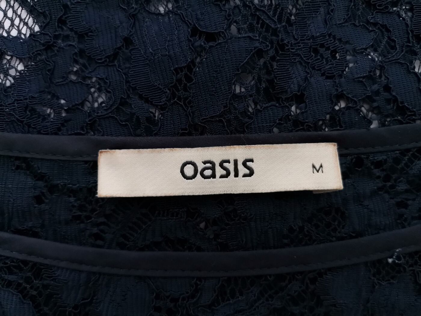 IMG_20210825_123304.jpg Oasis Rozmiar M Kolor Granatowy Okrągły dekolt Sweter Długi rękaw