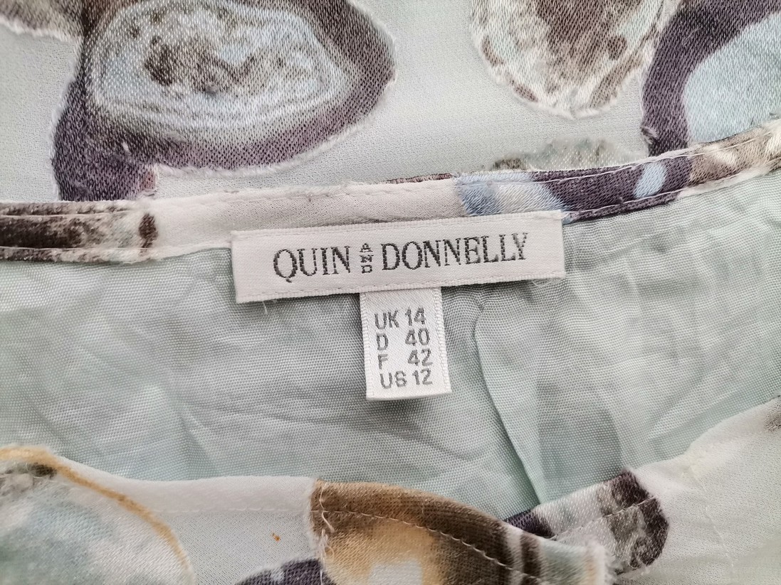 IMG_20210830_121530.jpg Quin Donnelly Rozmiar 14 (40) Kolor Niebieski Geometryczny Drapowany dekolt Bluzka Bezrękawnik