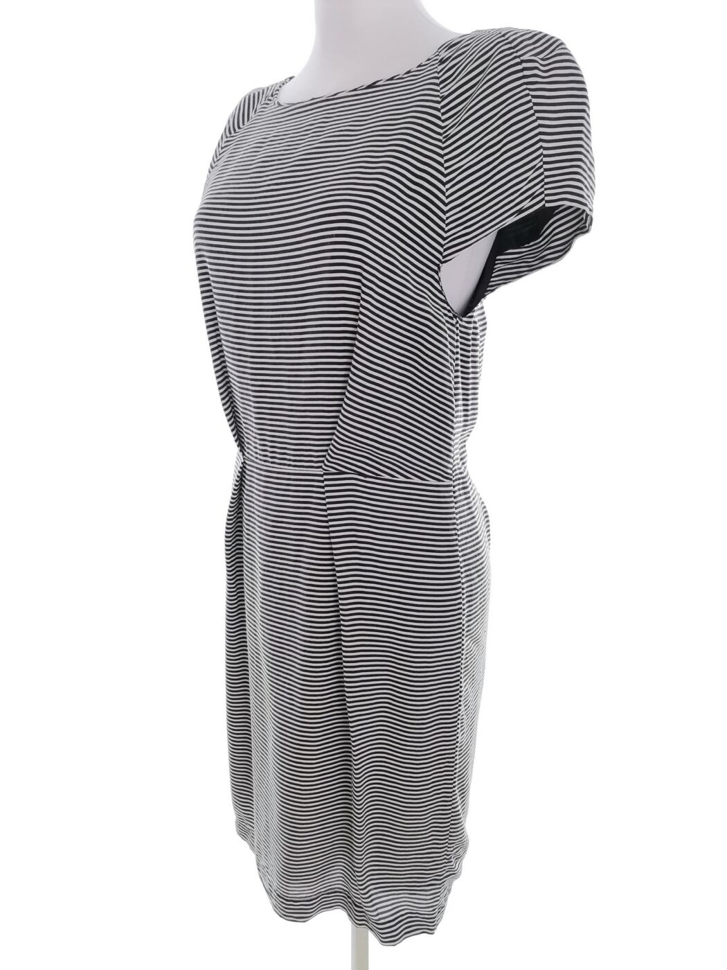 Soaked Rozmiar S Kolor Czarny Pasy Okrągły dekolt Sukienka Sheath Krótki rękaw Do Kolan Materiał Wiskoza 100% Soaked Rozmiar S Kolor Czarny Pasy Okrągły dekolt Sukienka Sheath Krótki rękaw Do Kolan Materiał Wiskoza 100%