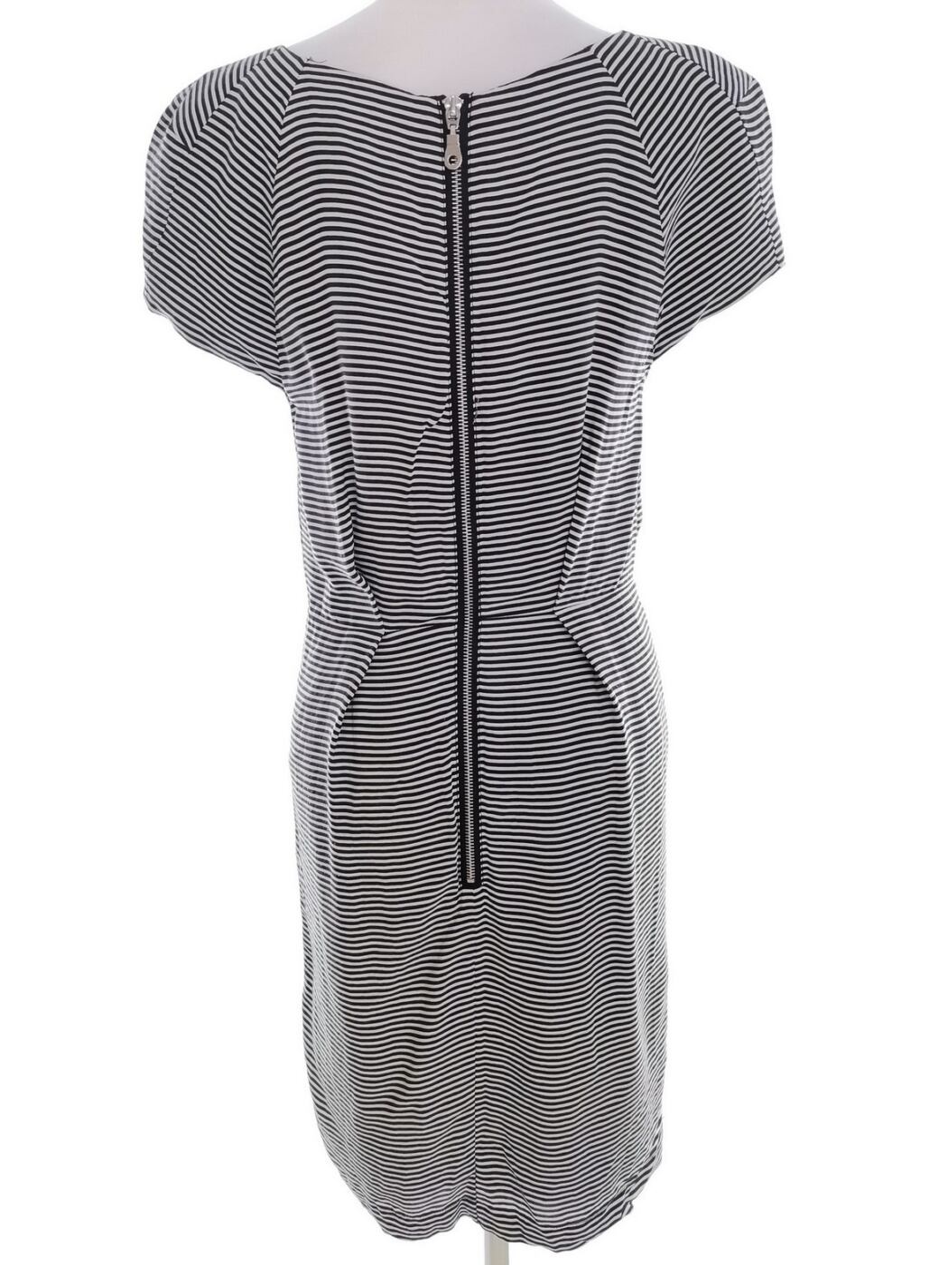 Soaked Rozmiar S Kolor Czarny Pasy Okrągły dekolt Sukienka Sheath Krótki rękaw Do Kolan Materiał Wiskoza 100% Soaked Rozmiar S Kolor Czarny Pasy Okrągły dekolt Sukienka Sheath Krótki rękaw Do Kolan Materiał Wiskoza 100%