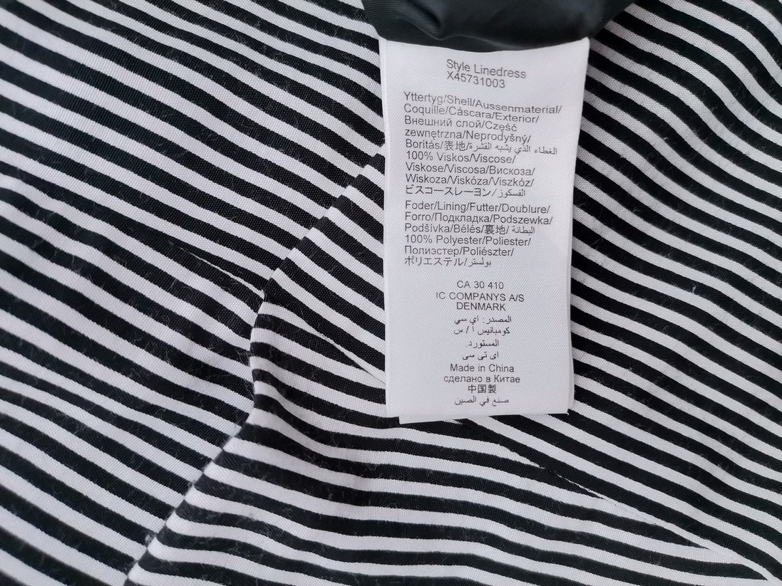Soaked Rozmiar S Kolor Czarny Pasy Okrągły dekolt Sukienka Sheath Krótki rękaw Do Kolan Materiał Wiskoza 100% Soaked Rozmiar S Kolor Czarny Pasy Okrągły dekolt Sukienka Sheath Krótki rękaw Do Kolan Materiał Wiskoza 100%