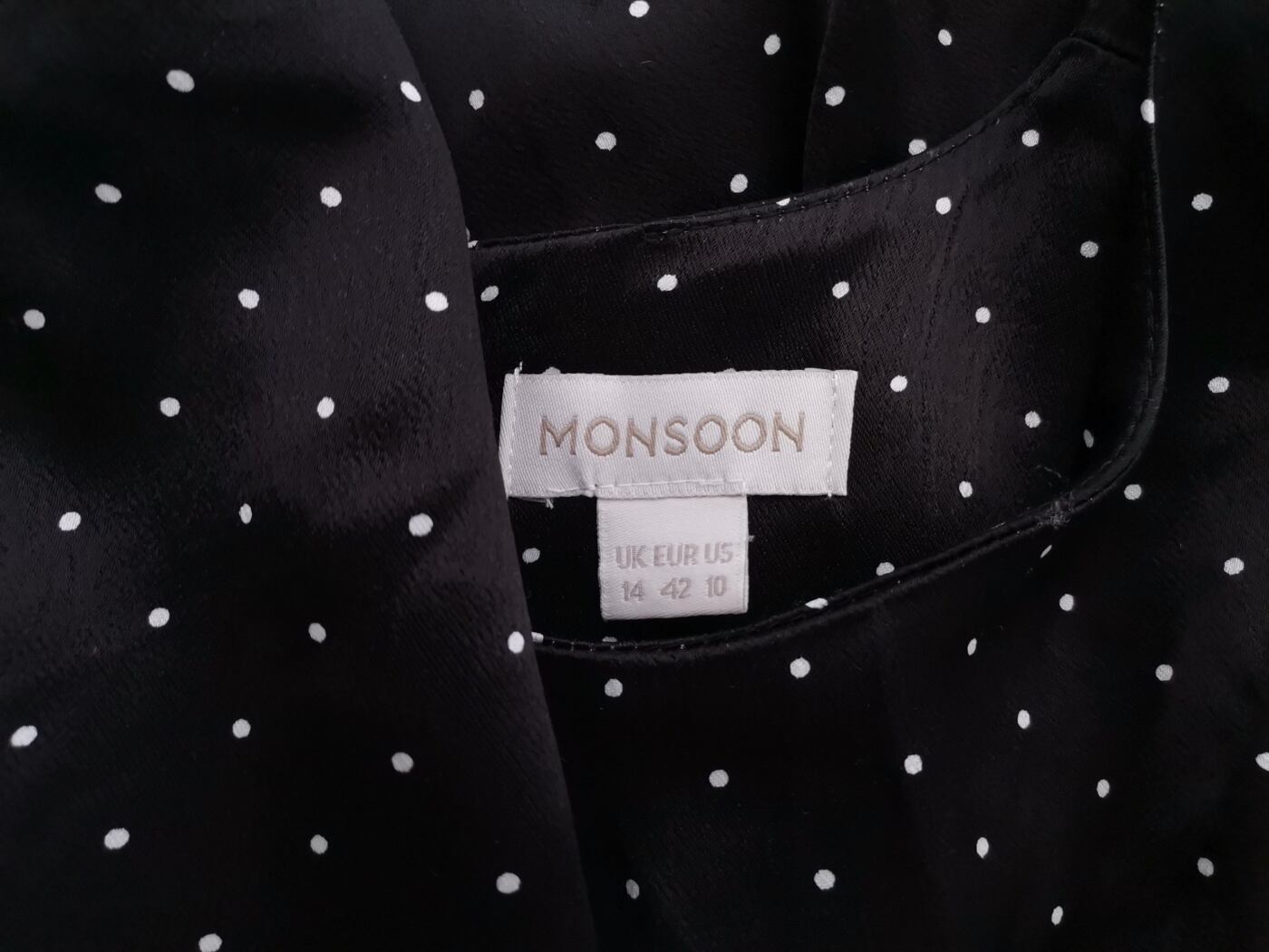 IMG_20210901_124339.jpg Monsoon Rozmiar 14 (42) Kolor Czarny Grochy Crew Neck Bluzka Krótki rękaw Materiał Wiskoza 100%