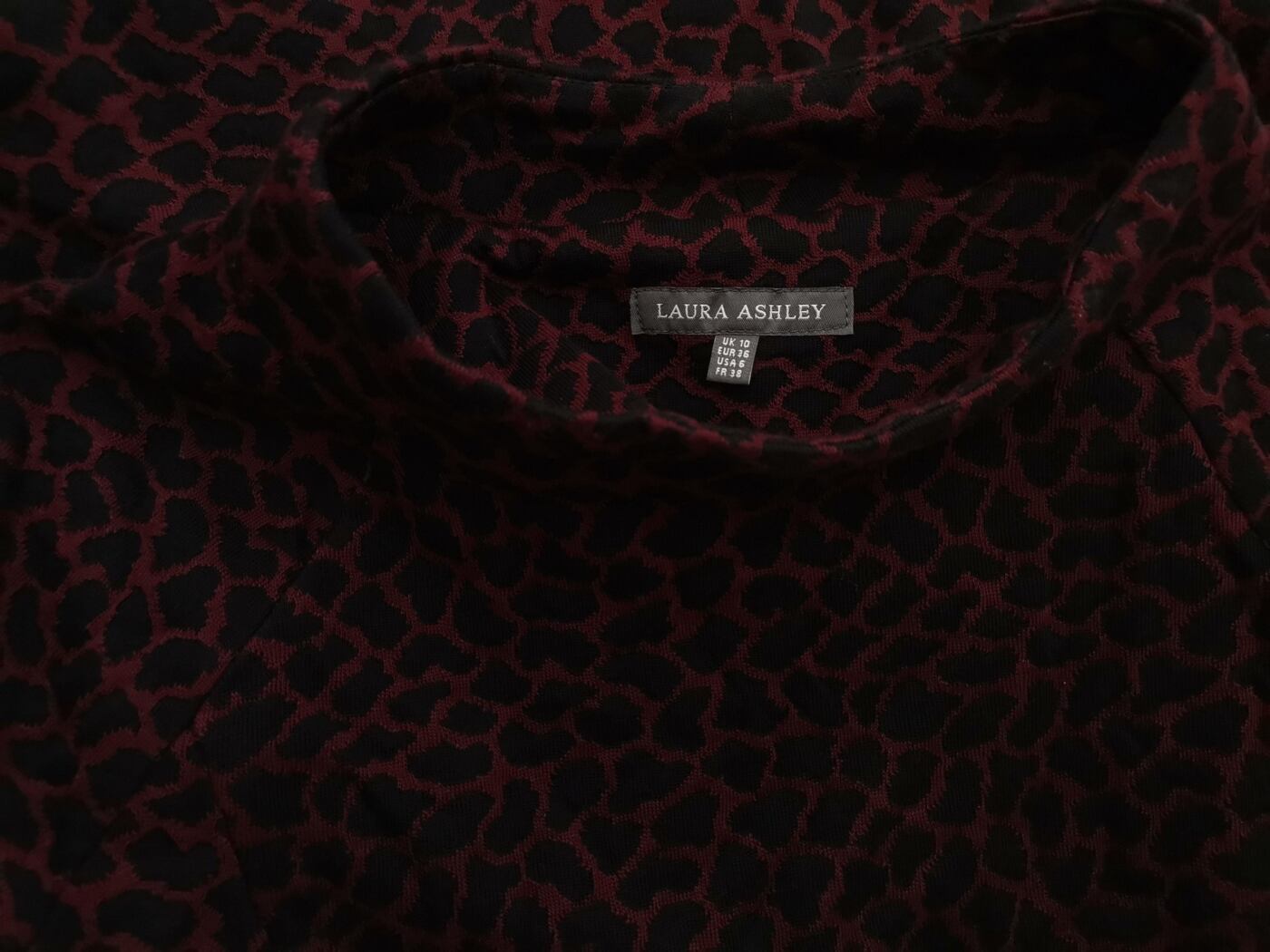 Laura ashley Rozmiar 10 (36) Kolor Purpurowy Panterka Golf Sukienka Sweterkowa Krótki rękaw Do Kolan Materiał Akryl Laura ashley Rozmiar 10 (36) Kolor Purpurowy Panterka Golf Sukienka Sweterkowa Krótki rękaw Do Kolan Materiał Akryl