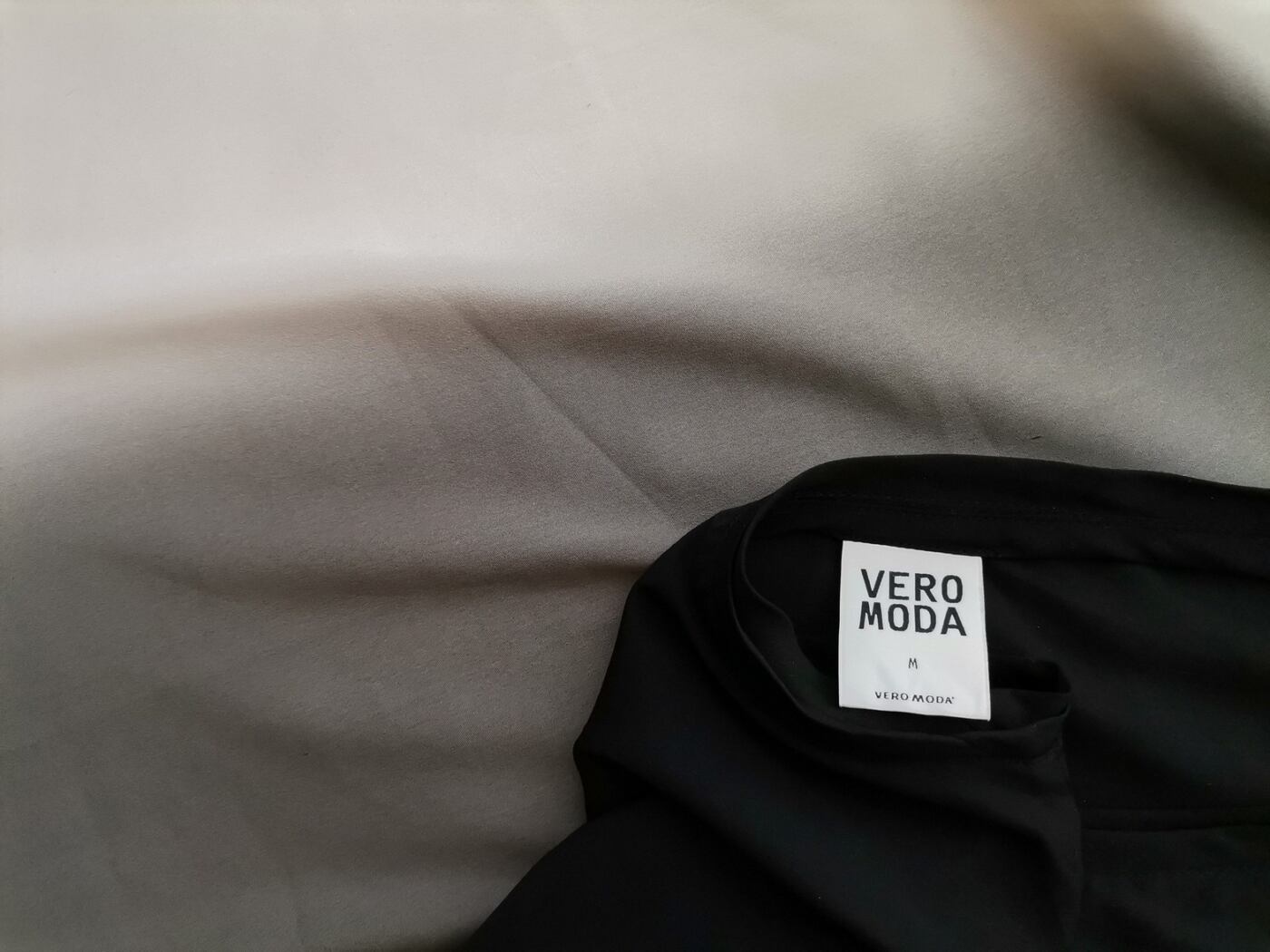 Vero moda Rozmiar M Kolor Czarny Okrągły dekolt Tunika Bluzka Krótki rękaw Vero moda Rozmiar M Kolor Czarny Okrągły dekolt Tunika Bluzka Krótki rękaw