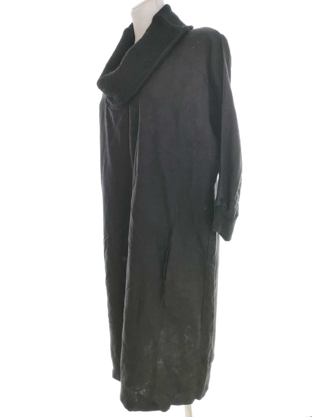 Vintage Rozmiar XL Kolor Czarny Drapowany dekolt Sukienka Sweterkowa Rękaw 3/4 Midi Materiał Len 100% Vintage Rozmiar XL Kolor Czarny Drapowany dekolt Sukienka Sweterkowa Rękaw 3/4 Midi Materiał Len 100%