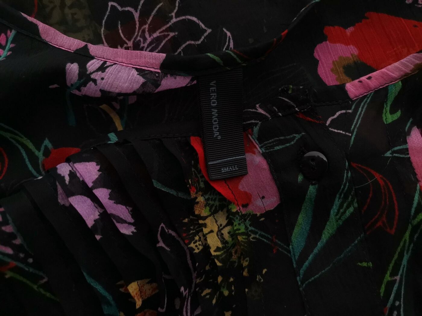 Vero moda Rozmiar S Kolor Czarny Dekolt U Bluzka Zapinana Długi rękaw