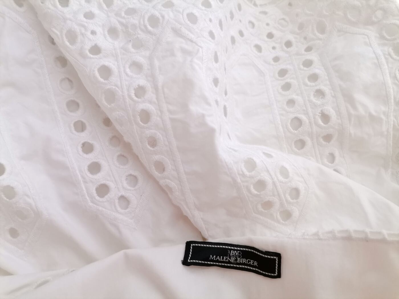 BY MALENE BIRGER Rozmiar 40 Kolor Kremowy W serek Sukienka A-Line Krótki rękaw Do Kolan Materiał Bawełna 100% BY MALENE BIRGER Rozmiar 40 Kolor Kremowy W serek Sukienka A-Line Krótki rękaw Do Kolan Materiał Bawełna 100%