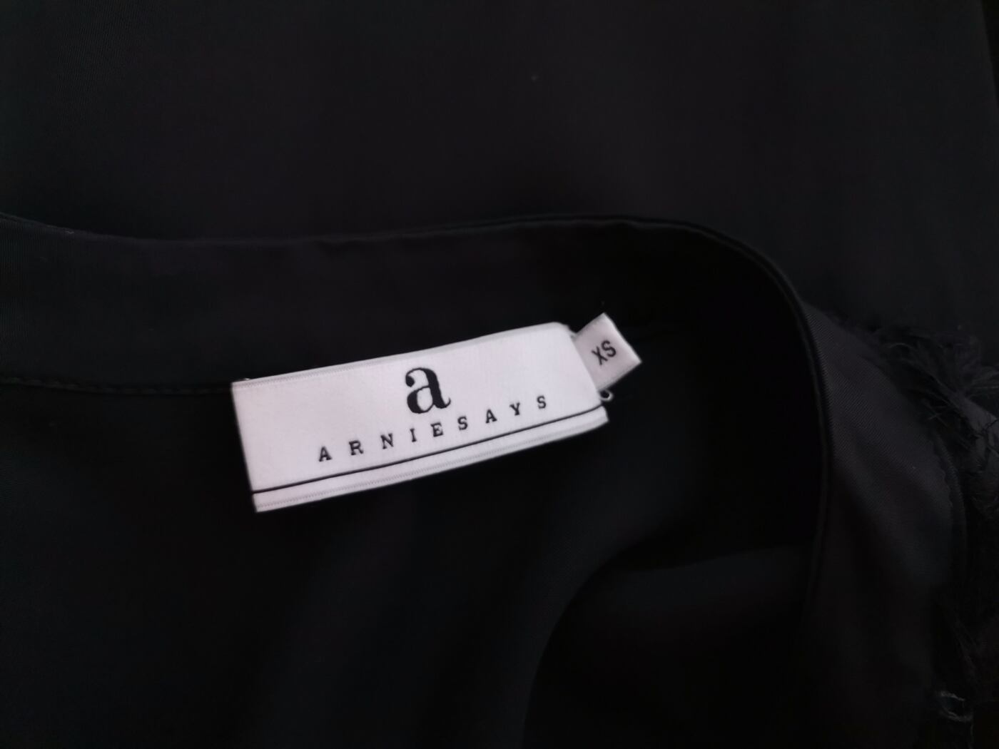 IMG_20210908_135617.jpg Arniesays Rozmiar XS Kolor Czarny Split Crew Neck Bluzka Długi rękaw Materiał Wiskoza 100%