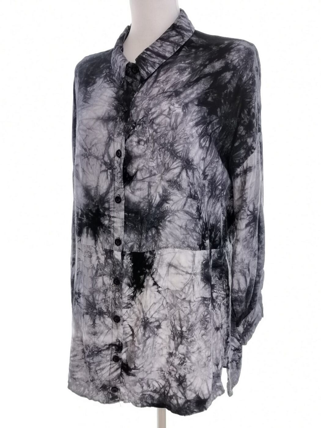 Missguided Rozmiar 10 (38) Kolor Granatowy Kołnierz Tunika Zapinana Bluzka Długi rękaw Materiał Wiskoza 100% Missguided Rozmiar 10 (38) Kolor Granatowy Kołnierz Tunika Zapinana Bluzka Długi rękaw Materiał Wiskoza 100%