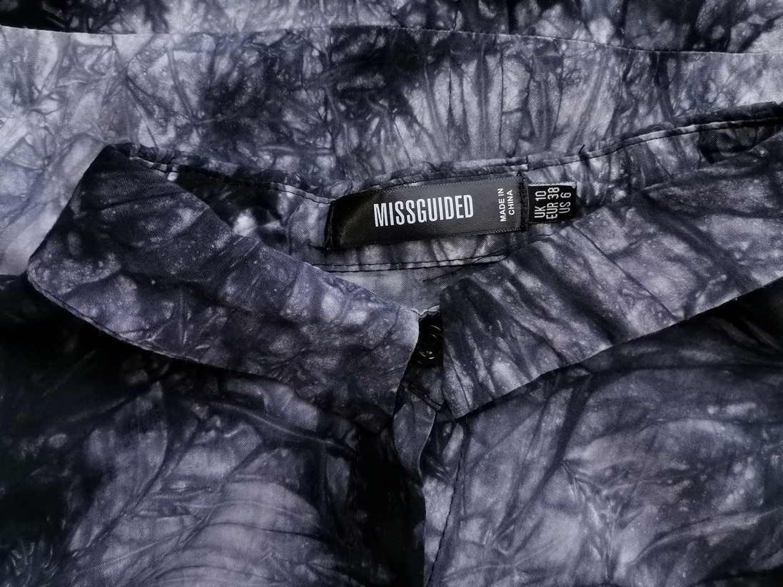 Missguided Rozmiar 10 (38) Kolor Granatowy Kołnierz Tunika Zapinana Bluzka Długi rękaw Materiał Wiskoza 100% Missguided Rozmiar 10 (38) Kolor Granatowy Kołnierz Tunika Zapinana Bluzka Długi rękaw Materiał Wiskoza 100%