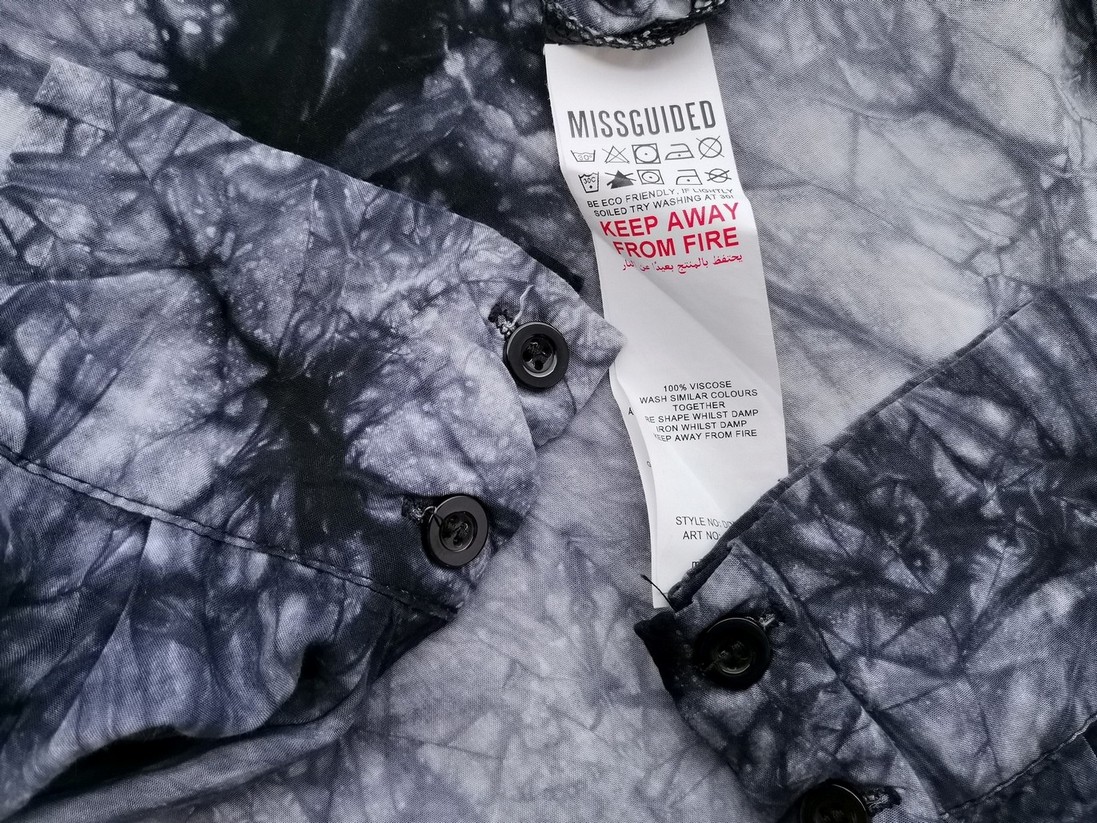 Missguided Rozmiar 10 (38) Kolor Granatowy Kołnierz Tunika Zapinana Bluzka Długi rękaw Materiał Wiskoza 100% Missguided Rozmiar 10 (38) Kolor Granatowy Kołnierz Tunika Zapinana Bluzka Długi rękaw Materiał Wiskoza 100%