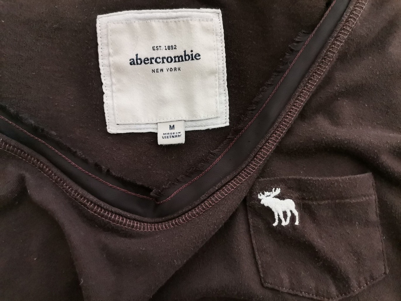 ABERCROMBIE & FITCH Rozmiar M Kolor Brązowy Okrągły dekolt Bluzka Długi rękaw Materiał Bawełna