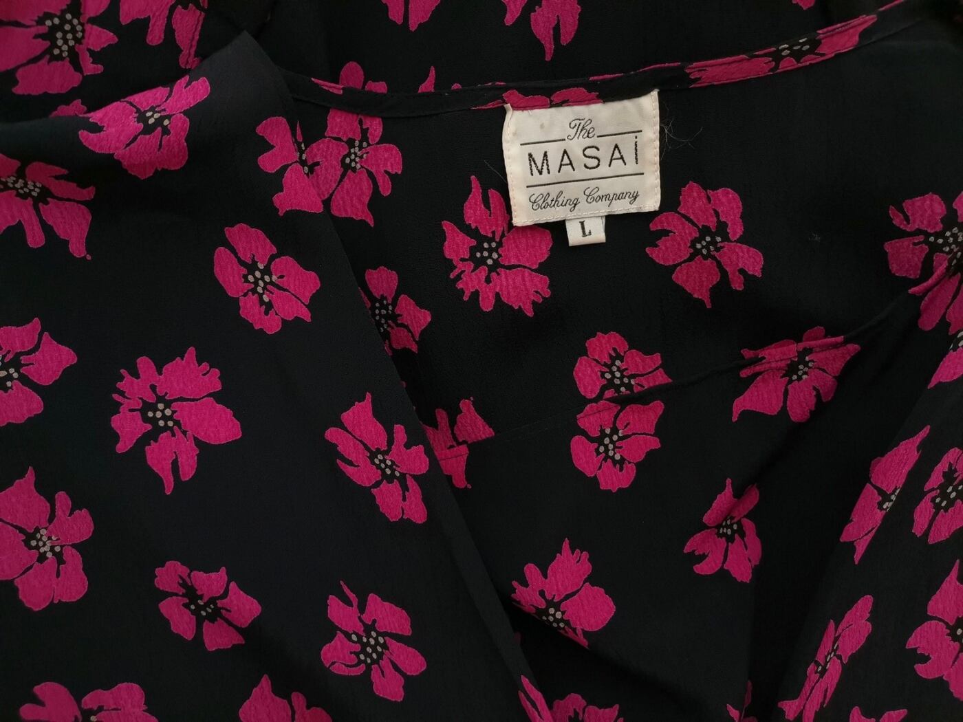 The Masai Rozmiar L Kolor Czarny Drapowany dekolt Tunika Bluzka Rękaw 3/4 Materiał Wiskoza 100% The Masai Rozmiar L Kolor Czarny Drapowany dekolt Tunika Bluzka Rękaw 3/4 Materiał Wiskoza 100%
