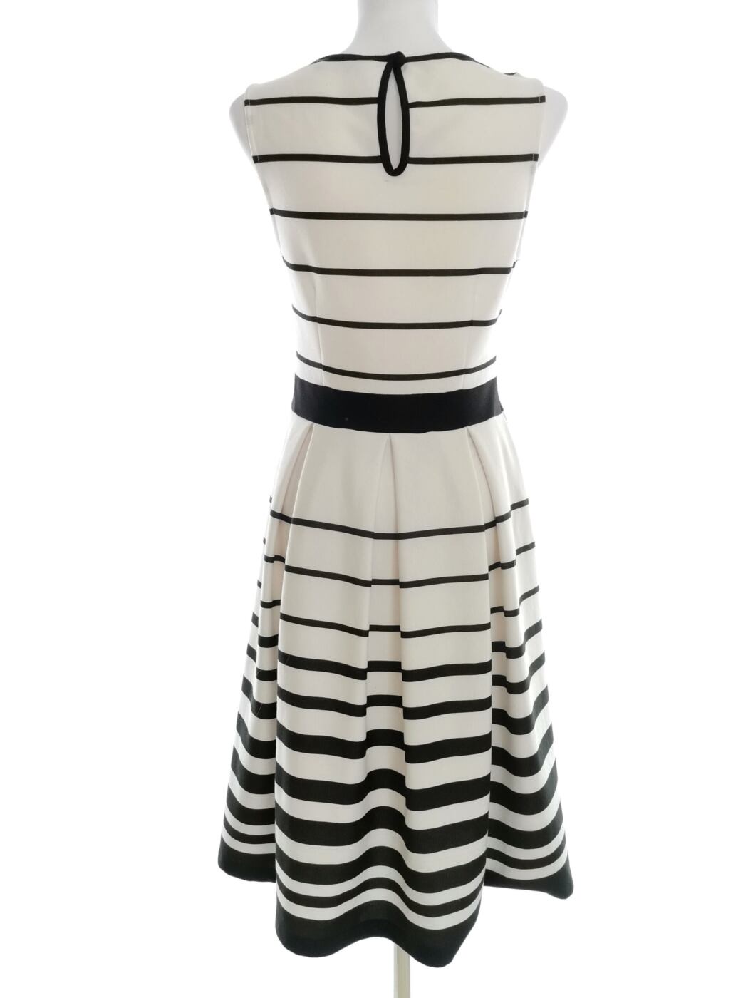 Dorothy perkins Rozmiar 8 (36) Kolor Kremowy Pasy Okrągły dekolt Sukienka Sheath Bezrękawnik Midi Dorothy perkins Rozmiar 8 (36) Kolor Kremowy Pasy Okrągły dekolt Sukienka Sheath Bezrękawnik Midi