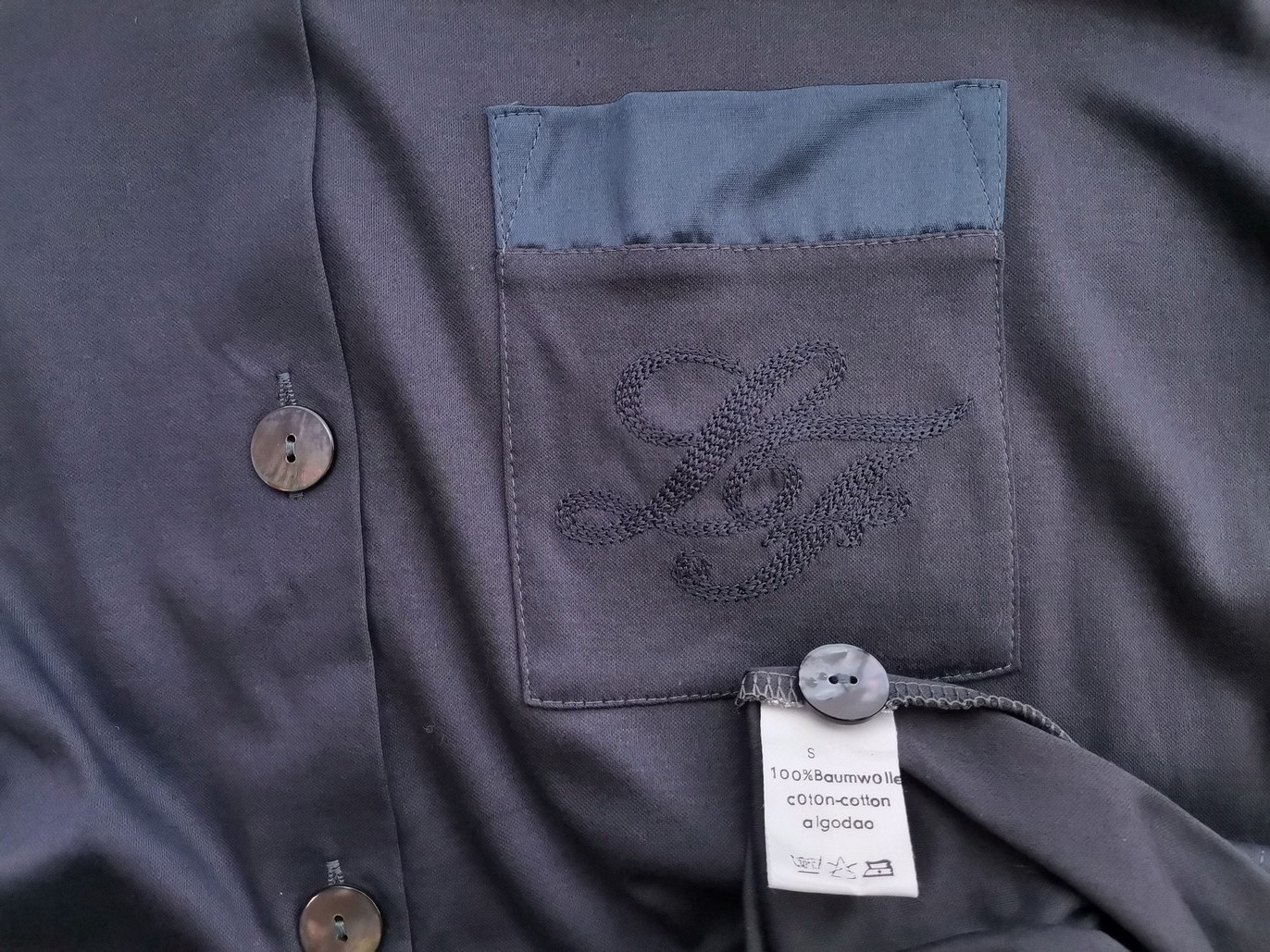 Louis Feraud Vintage Rozmiar S Kolor Szary Kołnierz Sukienka Koszulowa Długi rękaw Do Kolan Materiał Bawełna 100% Louis Feraud Vintage Rozmiar S Kolor Szary Kołnierz Sukienka Koszulowa Długi rękaw Do Kolan Materiał Bawełna 100%