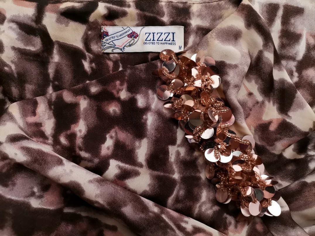 Zizzi Rozmiar M Kolor Brązowy W serek Sukienka Prostokątna Krótki rękaw Do Kolan Zizzi Rozmiar M Kolor Brązowy W serek Sukienka Prostokątna Krótki rękaw Do Kolan