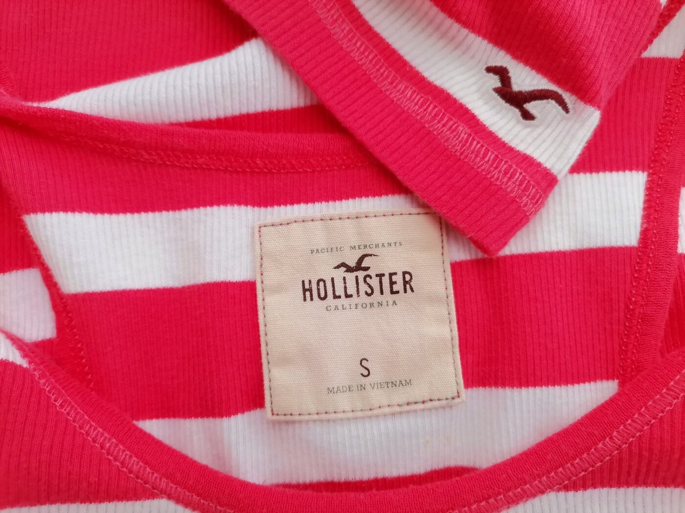 IMG_20210923_142516.jpg Hollister Rozmiar S Kolor Różowy Pasy Dekolt U Bluzka Bezrękawnik Materiał Bawełna